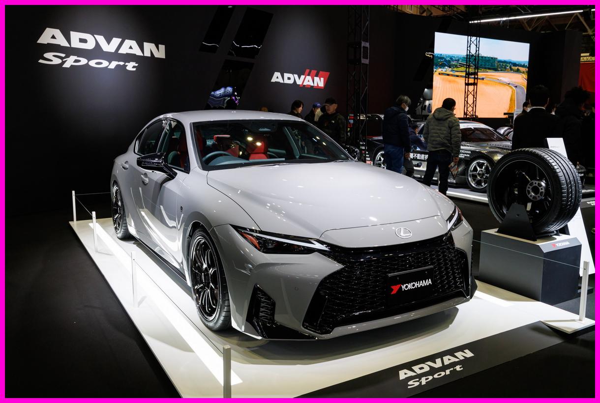 타이어 회사가 신차를? 요코하마가 공개한 렉서스 IS300h의 정체