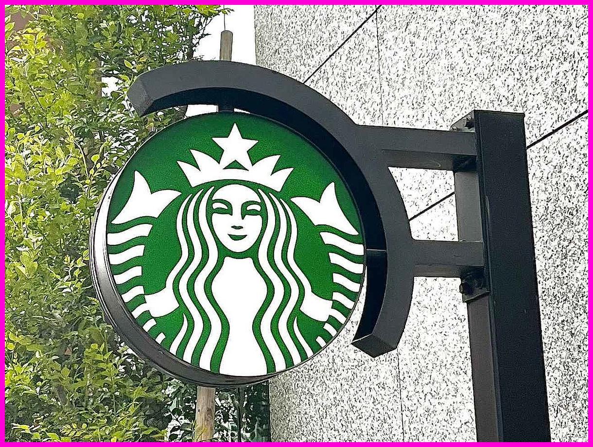 스탠리 텀블러는 뒷전? 스타벅스 발렌타인 굿즈 쟁탈전, 왜 매년 반복될까?